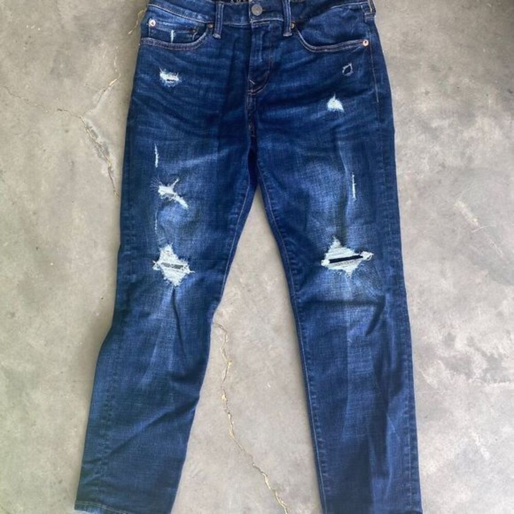 EUC American Eagle 28x28 athletic next level air flex distressed jeans